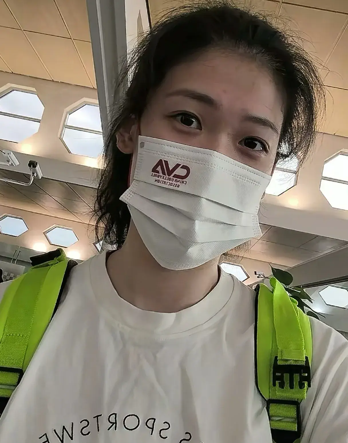 李盈莹跟队, alt