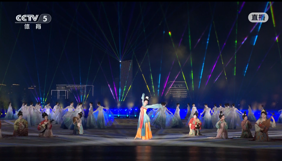 src, 开幕式上 src, 开幕式上