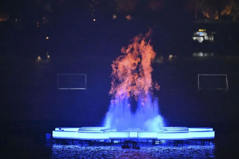 gPCOe, 着夜色飘动 gPCOe, 着夜色飘动